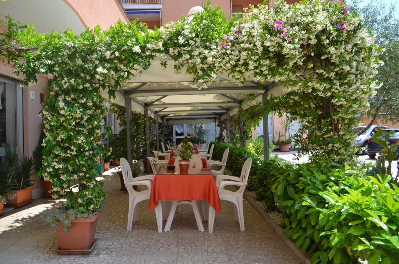 Hotel I Due Gabbiani Citr 9006 Marina dʼMarina dʼAndora Екстериор снимка