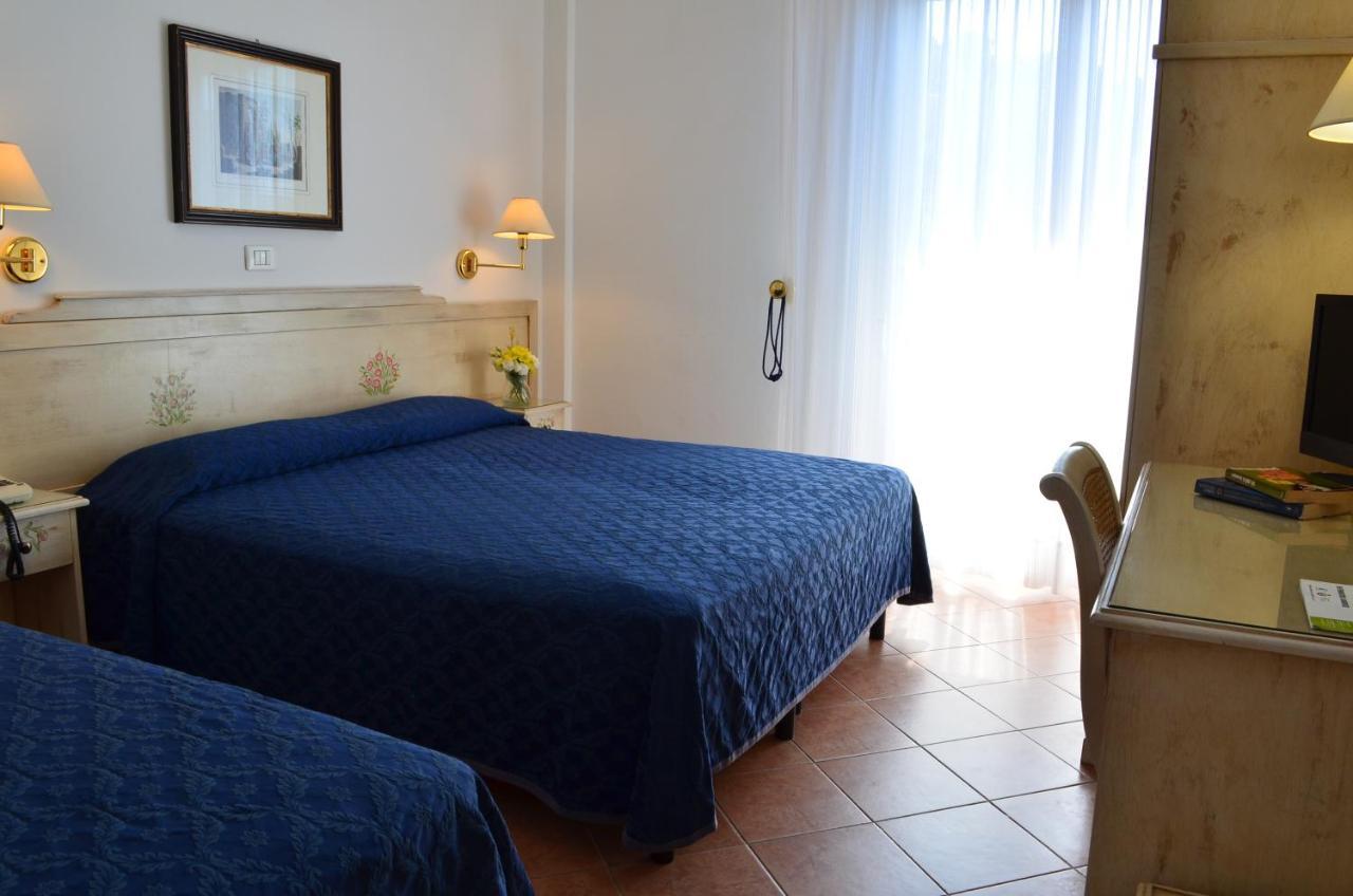 Hotel I Due Gabbiani Citr 9006 Marina dʼMarina dʼAndora Екстериор снимка